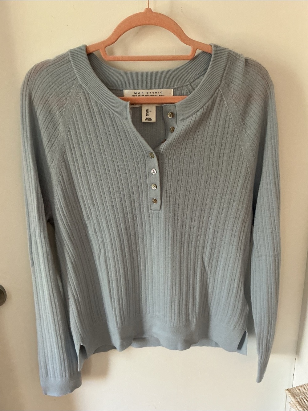 Max Studio  extra fine Merino Pale Blue Ribbed Henley